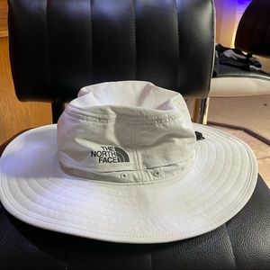 The North Face unisex Horizon Breeze Brimmer Hat in White